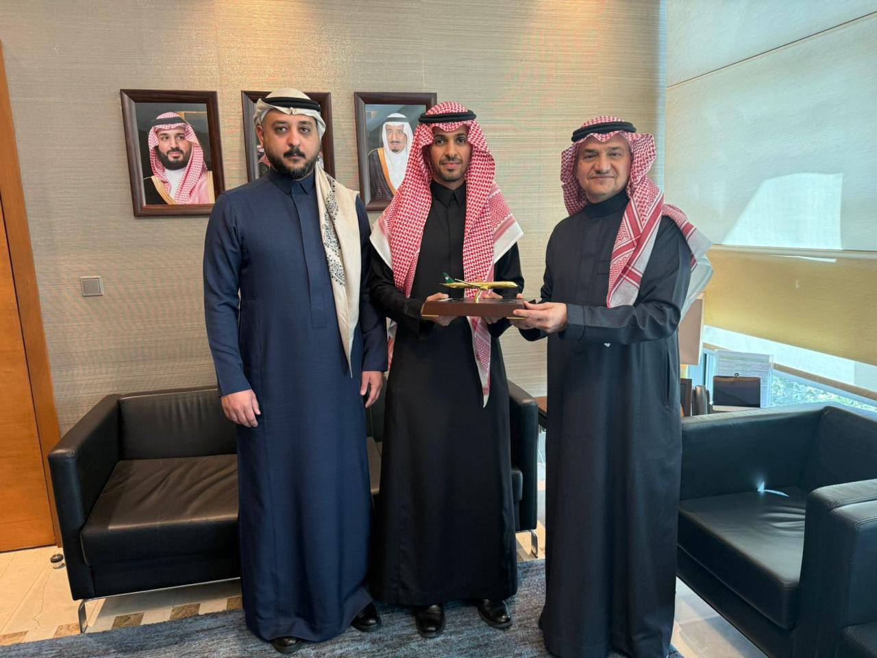 السفير ال سعود يستقبل مدير الخطوط السعودية 