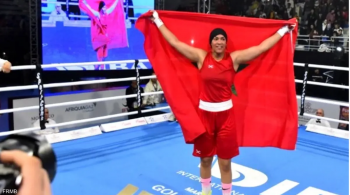 الملاكمة المغربية خديجة المرضي تتوج بطلة للعالم