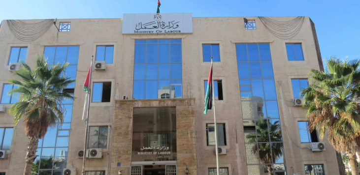 العمل: مشروع قانون لمنح العاملين استقرارًا وقيمة اجتماعية أكبر 