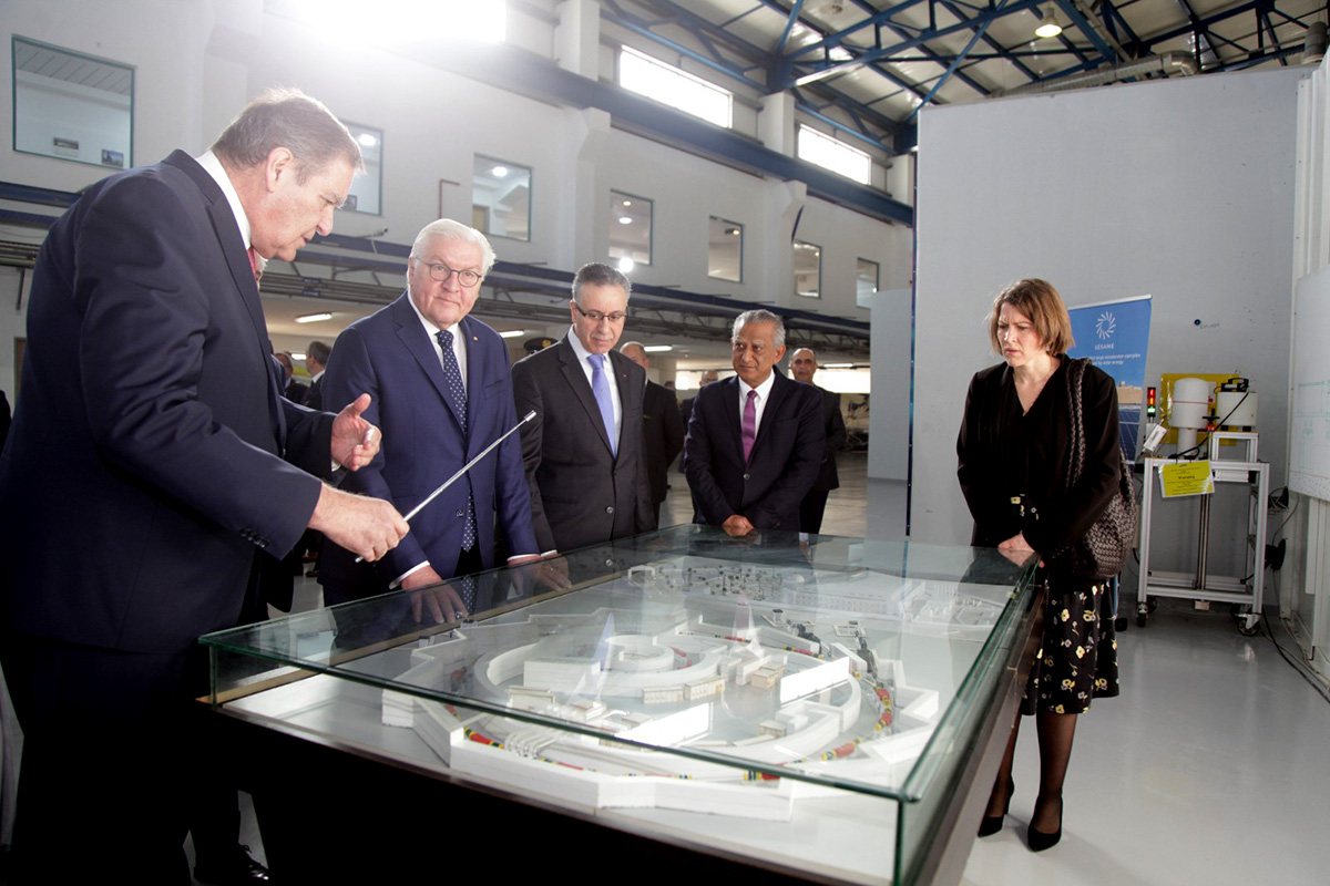 الرئيس الألماني يزور المركز الدولي لضوء السنكروترون للعلوم التجريبية 