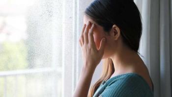 طبيب نفسي يكشف حقيقة اكتئاب تغيّر الفصول