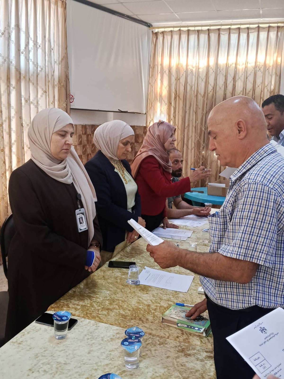فريحات تترأس اجتماعًا لرؤساء قاعات امتحانات الحادي عشر 