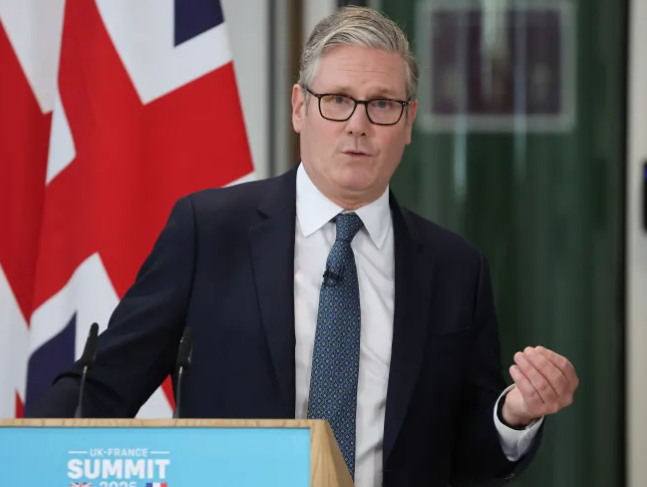 ستارمر: بريطانيا لن ترضخ لضغوط ترامب بالانضمام للحرب 