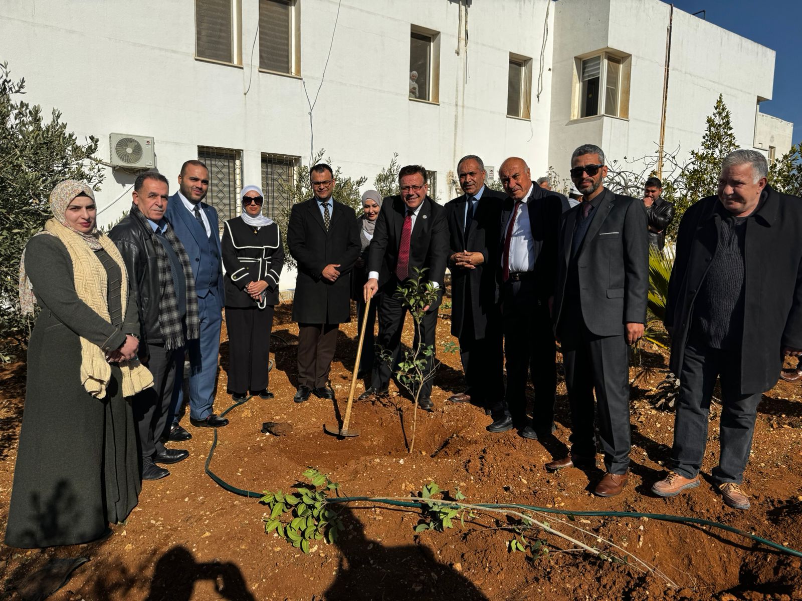 جامعة إربد الأهلية تَحتفي بيوم الشجرة بزراعة 150 شجرة حرجية داخل حرمها الجامعي