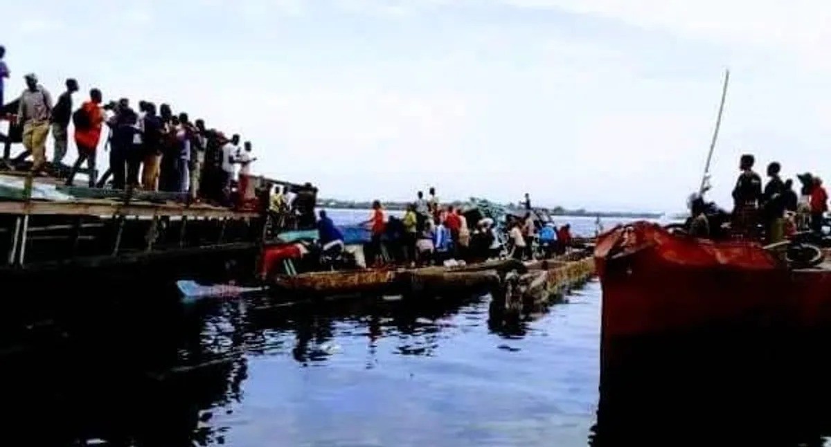 عشرات القتلى والمفقودين في تصادم قاربين بنهر الكونغو