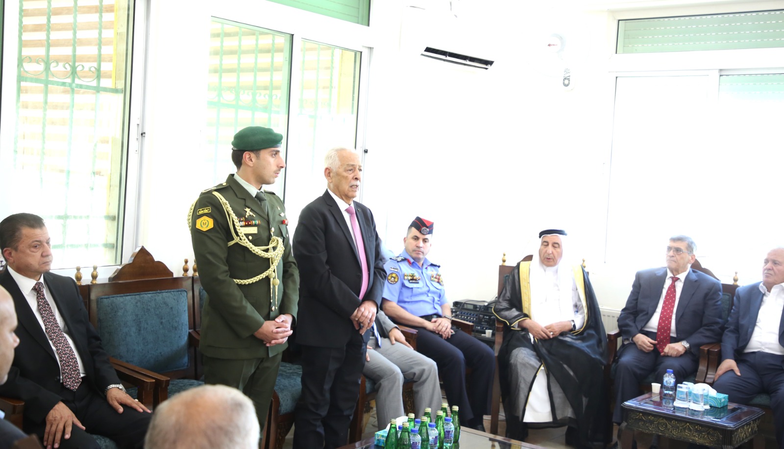 مندوبا عن الملك وولي العهد ..  العيسوي يعزي عشيرتي الفواعير والخلايلة