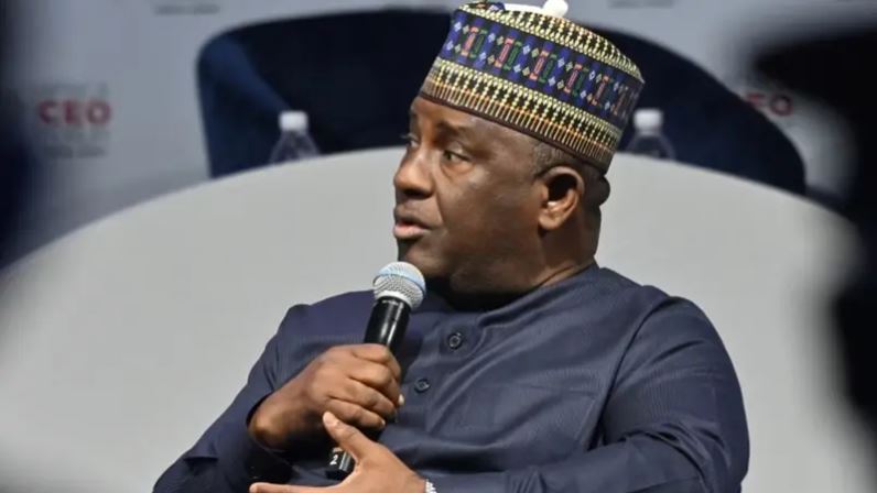 ملياردير أفريقي يكافئ موظفيه بـ21 مليون دولار ..  وطائرة خاصة لنفسه!