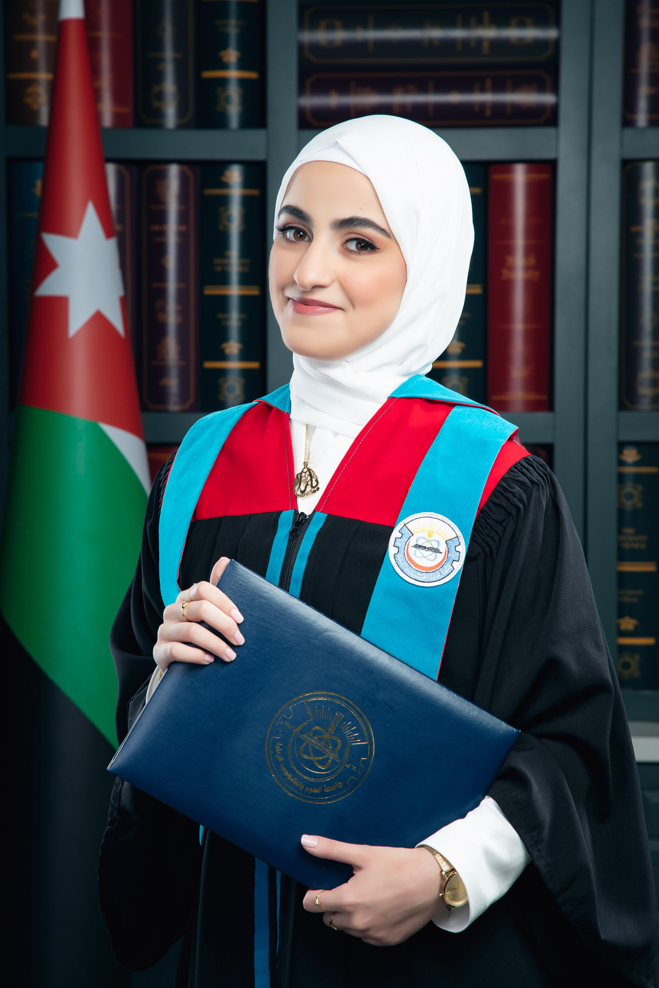 الدكتورة يارا طارق العواملة ..  مبارك التخرج 