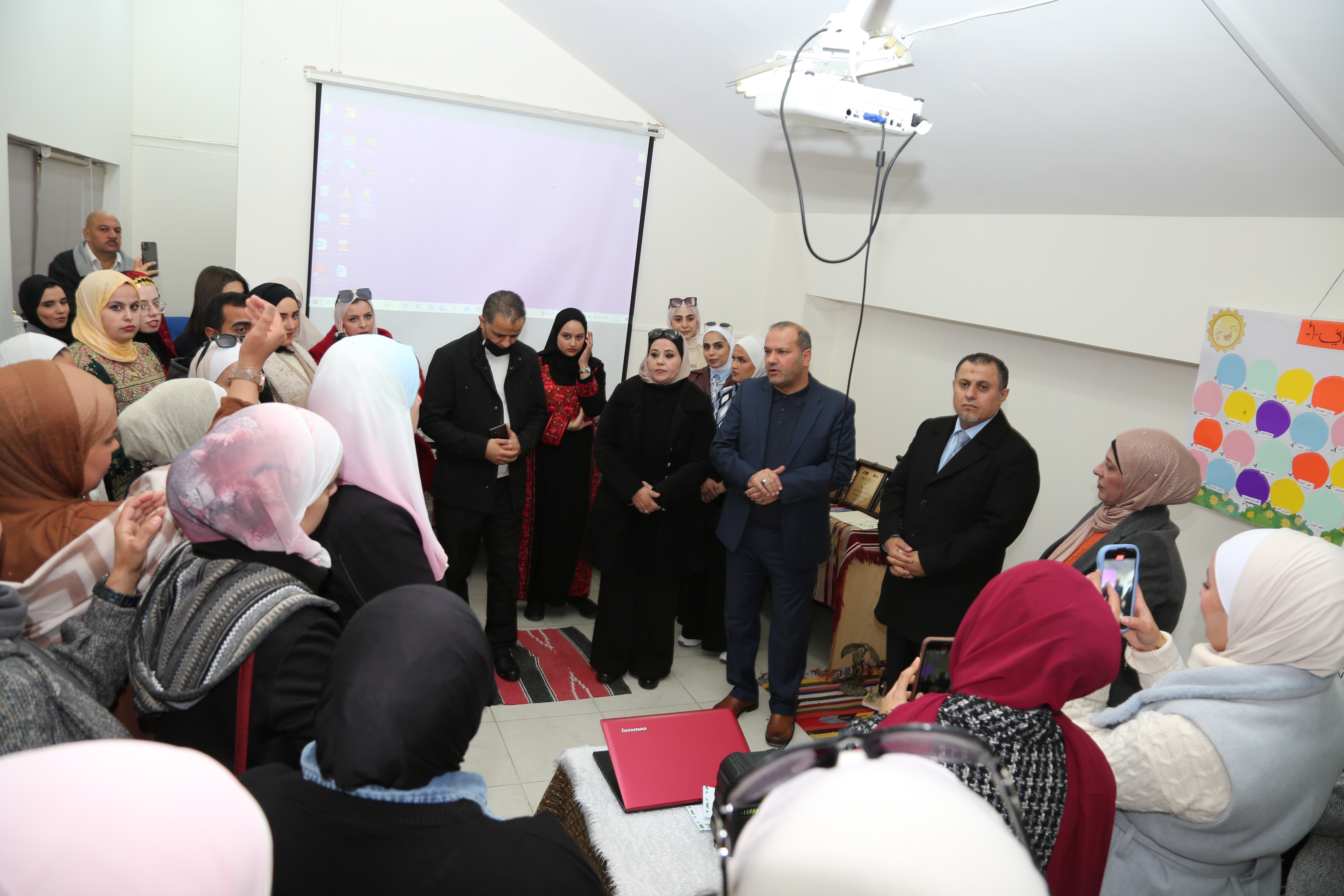 كلية الآداب في جامعة الزيتونة الأردنية تنظّم فعالية تربوية متخصصة حول  الوسائل التعليمية