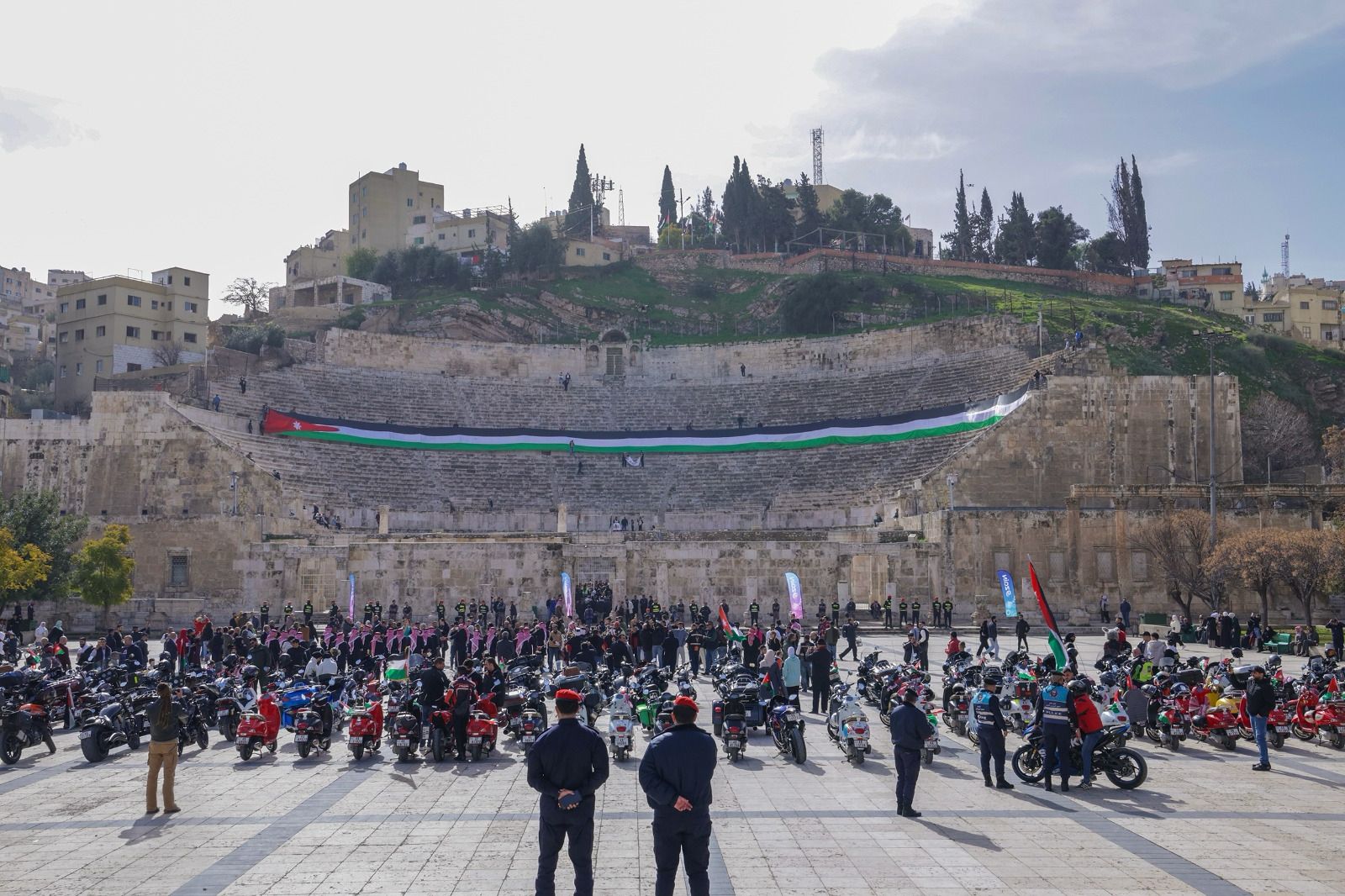 مسيرة ضخمة انطلقت من الشركة وجابت شوارع عمّان ..  زين تحتفي بالعيد الرابع والستين لميلاد جلالة الملك