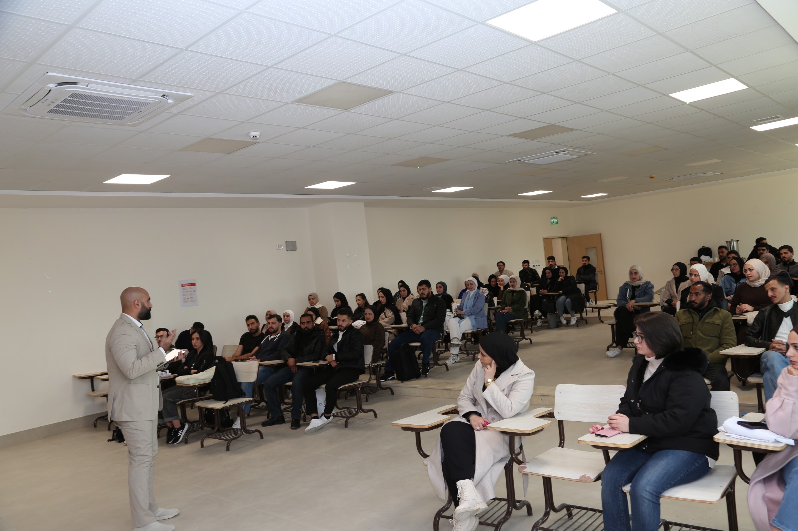 كلية التمريض في جامعة الزيتونة الأردنية تنظّم لقاء الخريجين والجهات الموظِّفة