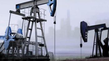 تراجع أسعار النفط عالميا نحو 1%