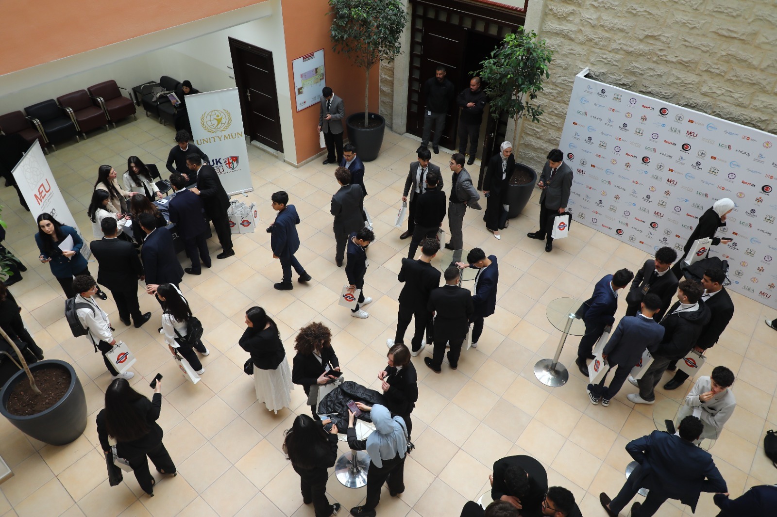 الشرق الأوسط تحتضن جلسات تحاكي نموذج الأمم المتحدة بمشاركة طلبة مدارس