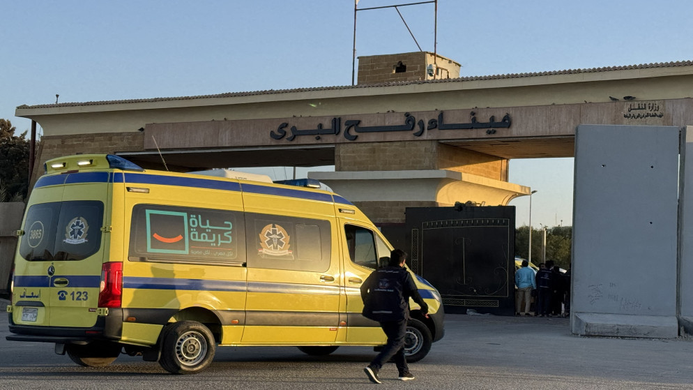 83 مريضا ومرافقا يغادرون غزة عبر معبر رفح
