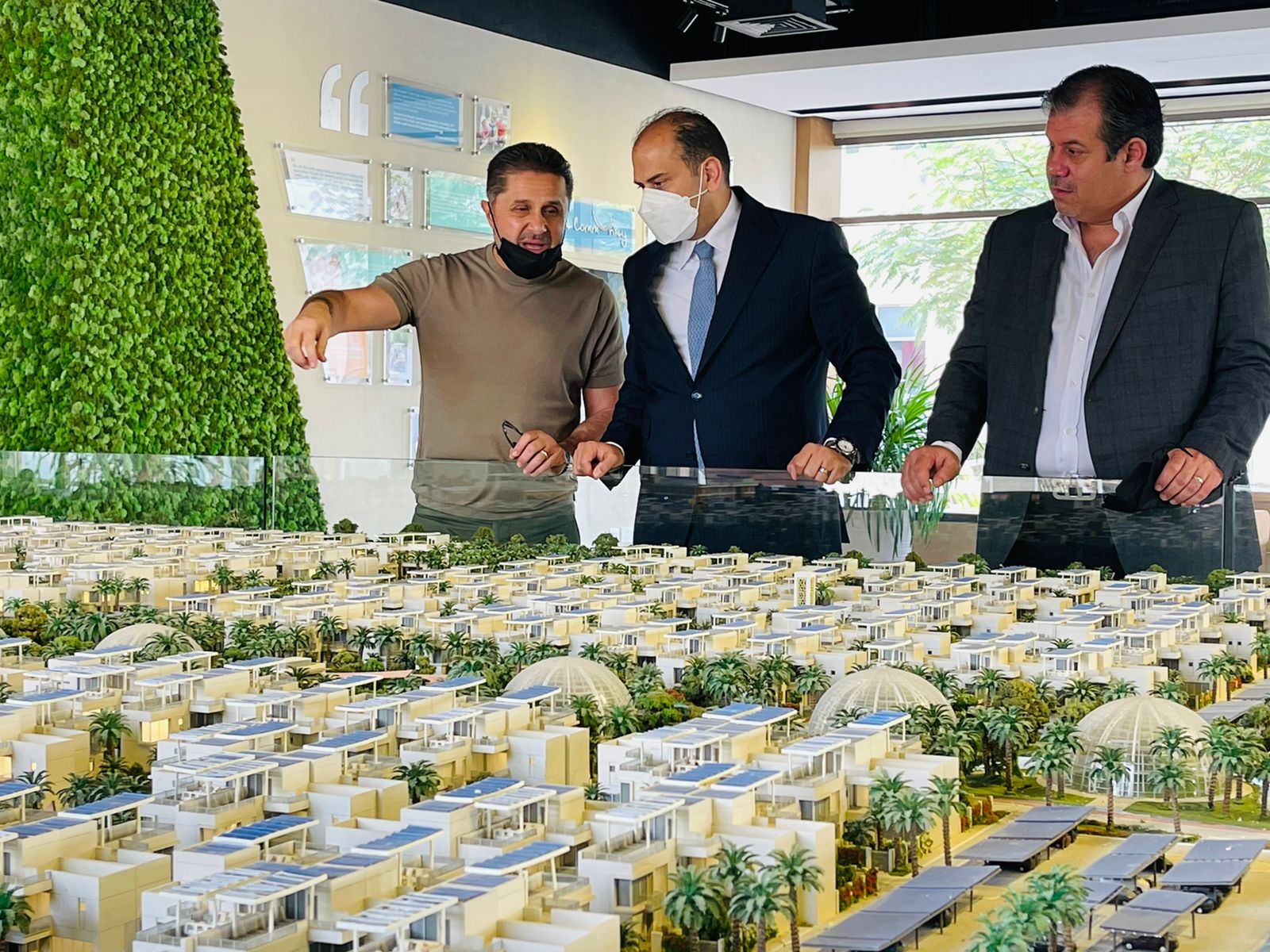 القطارنة والسحيم يزوران المشروع المستدام الأول في المنطقة والعالم