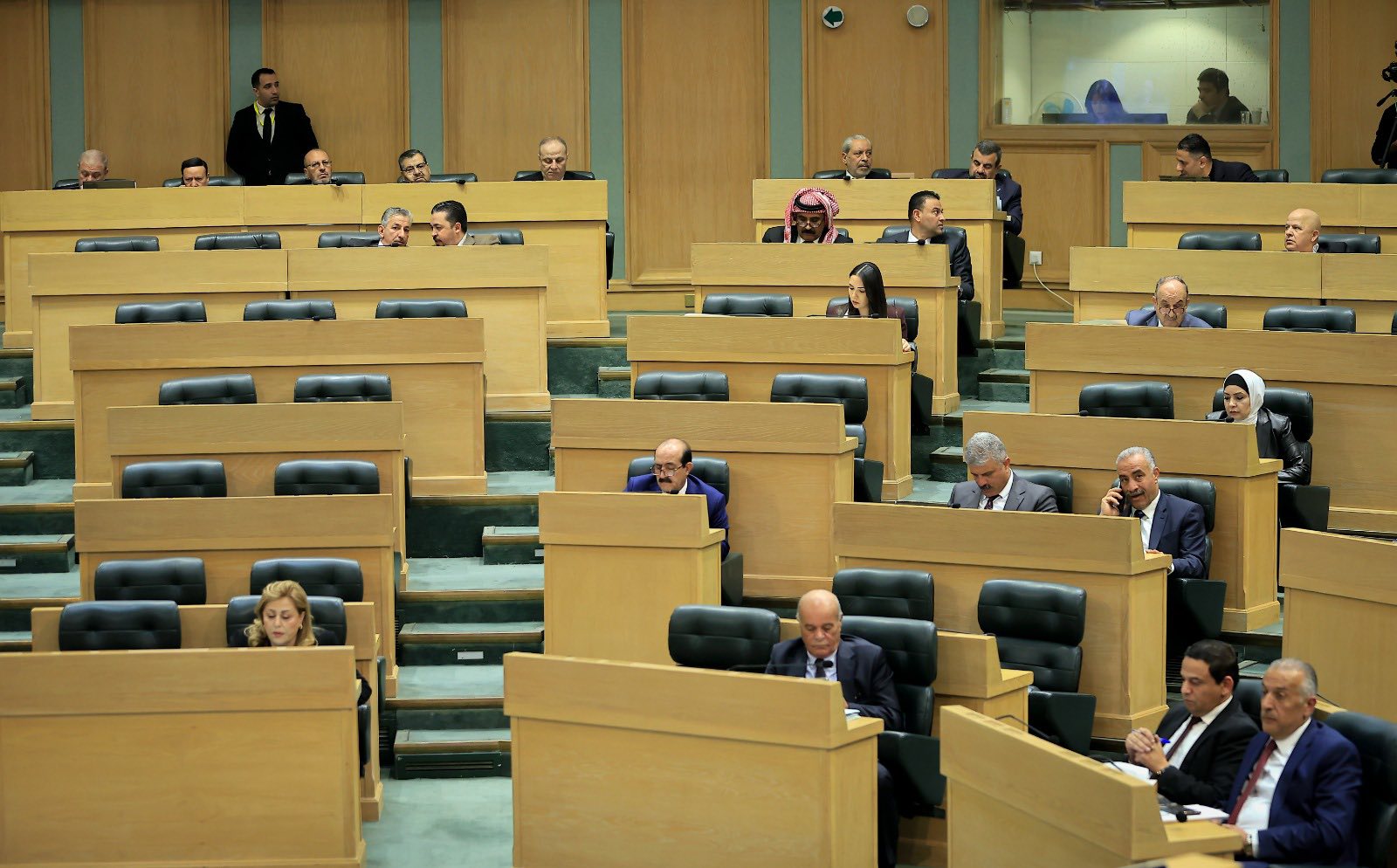 النواب يُقر 12 مادة بمشروع قانون عقود التأمين