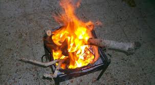 وفاة شخص جرّاء استنشاق أدخنة حطب داخل منزل في عجلون