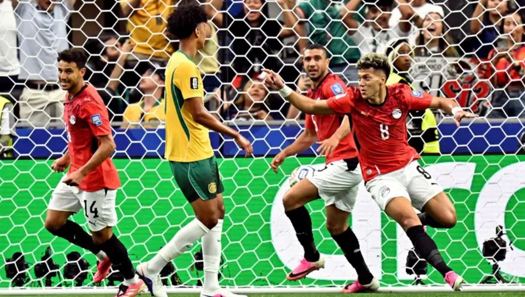 إمام عاشور يكتب التاريخ ..  أول هدف مصري في إقصائيات كأس العالم