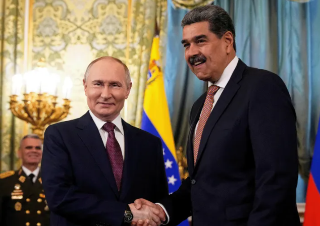 روسيا تطالب بالإفراج الفوري عن مادورو وإعادته إلى منصبه 