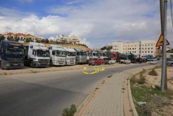 محافظ معان: الاتفاق على تعليق اضراب الشاحنات ولجنة لمتابعة المطالب