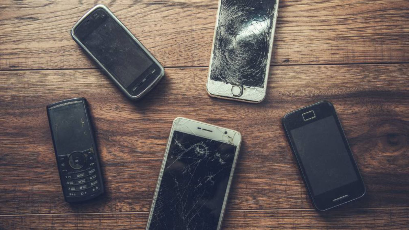 خطط الإصلاح الإلزامي للأعطال ترفع أسعار الهواتف الذكية