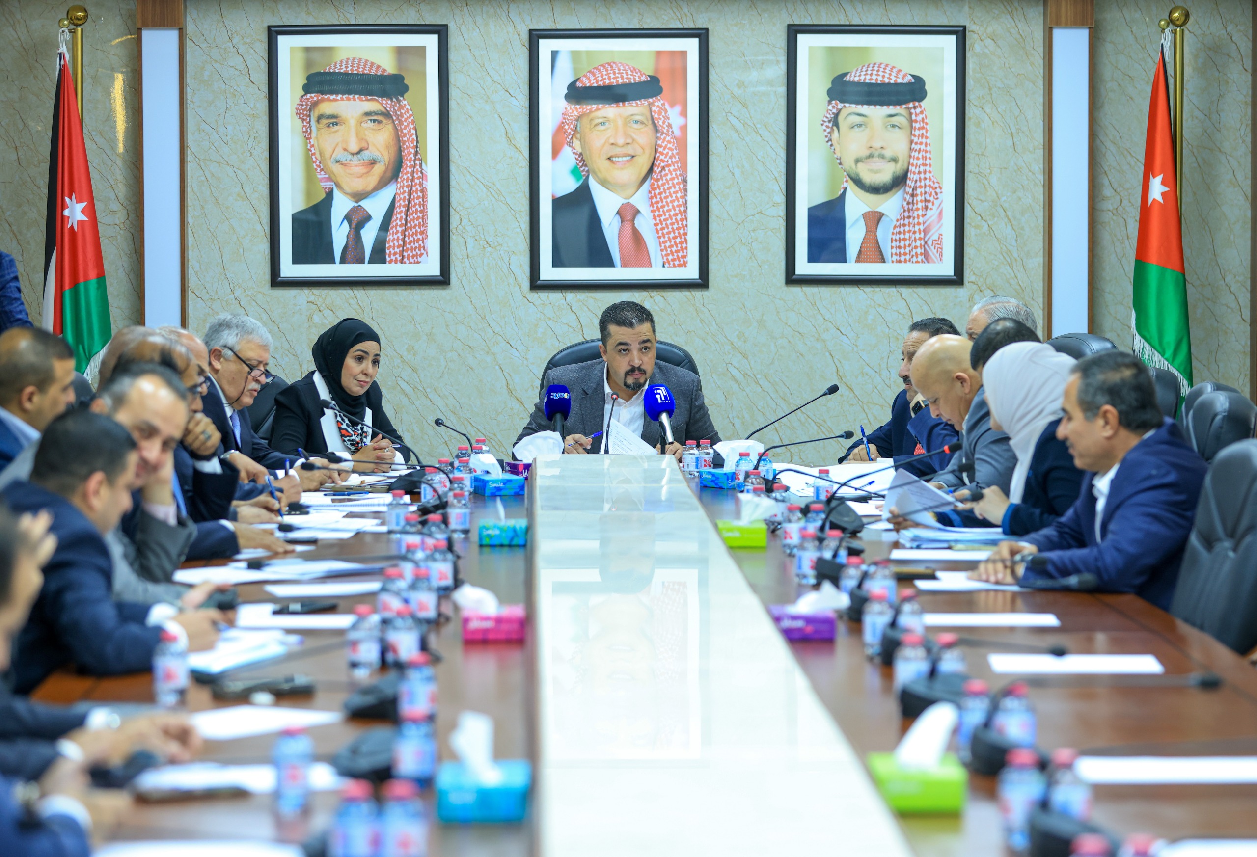 العمل النيابية تشرع بمناقشة مشروع قانون تنظيم العمل المهني