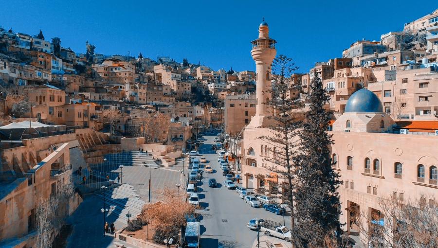 مواقف سيارات طابقية وسط مدينة السلط