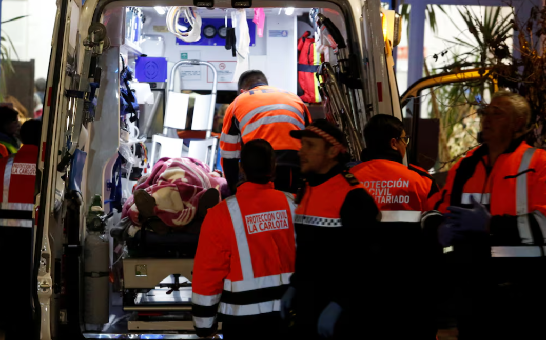 28 وفاة على الأقل بحادث خروج قطار عن مساره في إسبانيا 