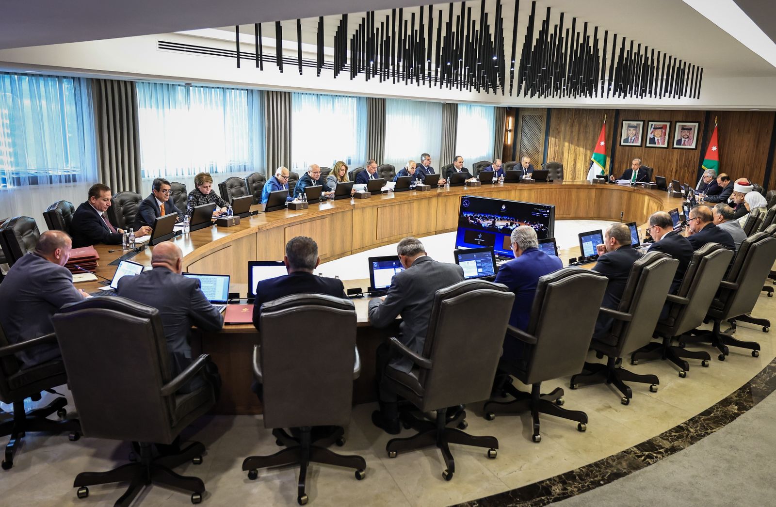 مشروع قانون لتنظيم العمل المهني ..  واشتراط شهادة مزاولة بـ 3 مراحل