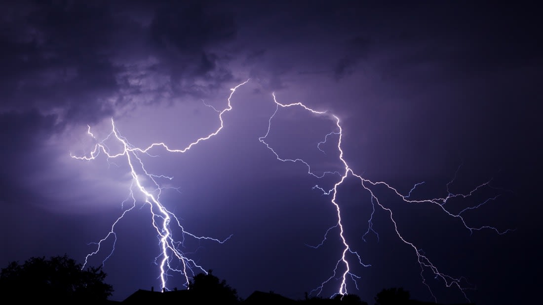 A lightning bolt kills a woman and seriously injures three of her family in Brazil  Mix