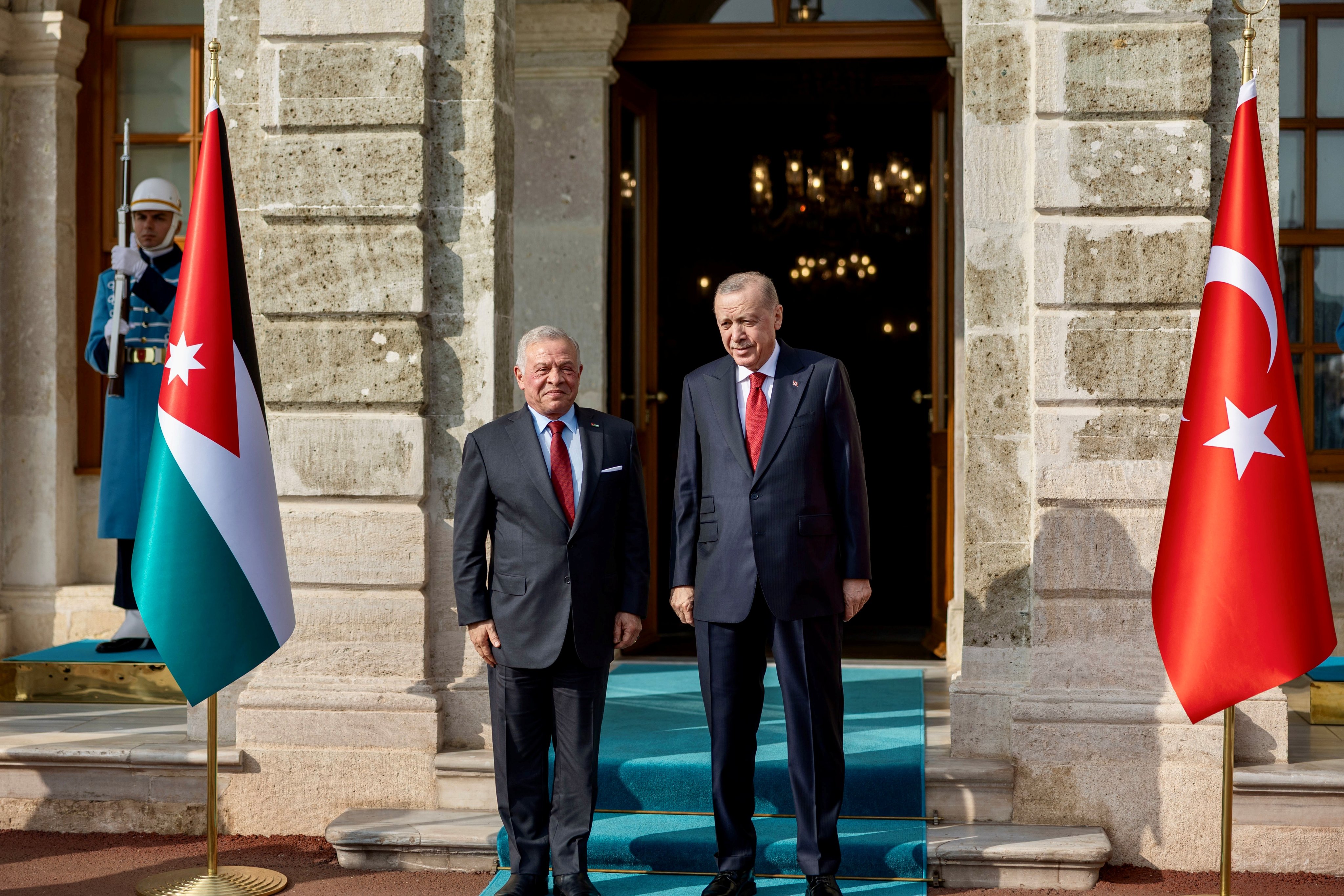 الملك وأردوغان يعقدان مباحثات ثنائية