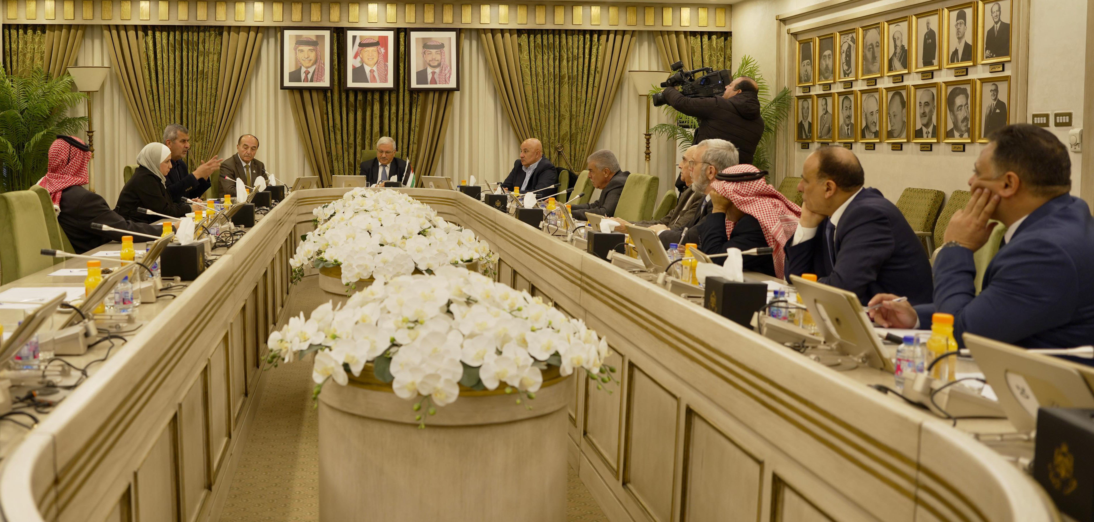 طاقة الأعيان تطلع على استراتيجية الطاقة وبرنامجها التنفيذي 