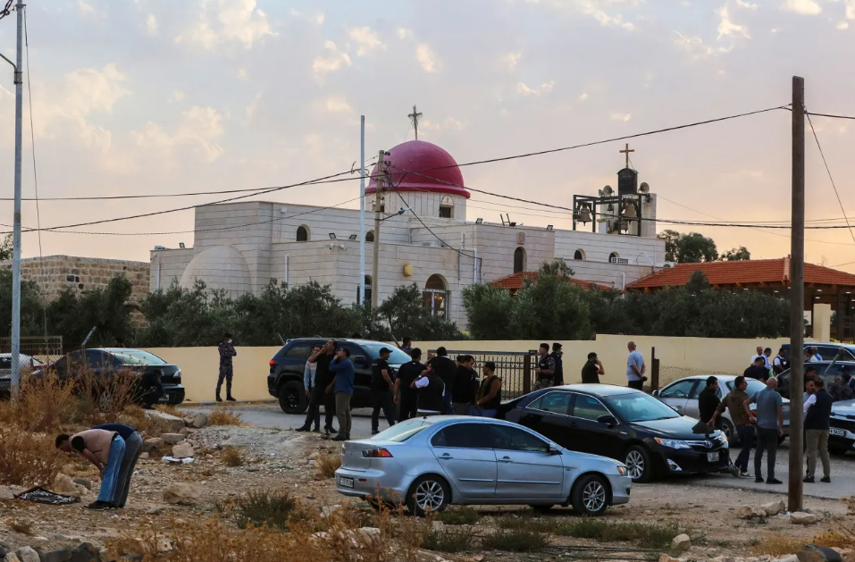 عشيرة العجيلات تُدين الاعتداء على كنيسة حمود بالكرك