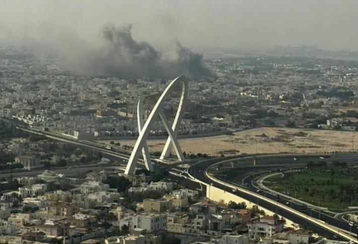 إصابة 4 أشخاص في قطر إثر سقوط شظايا على منزل بعد عملية اعتراض