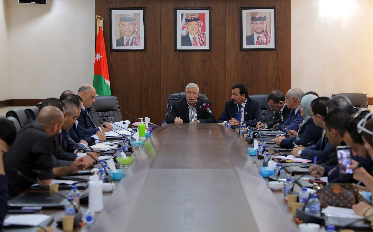 الخدمة المدنية يطالب باستبدال تعيينات التعليم الإضافي من مخزونه