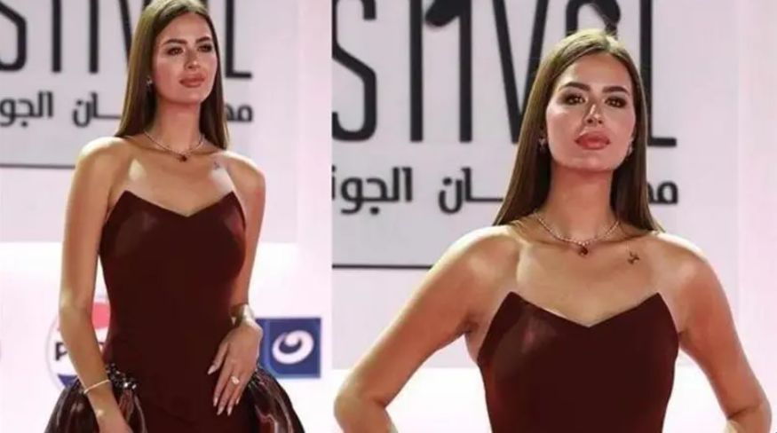 في ندوة عن اللغة العربية ..  هنادي مهنا تتحدث الإنجليزية ويسرا تحرجها