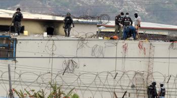 مقتل 15 شخصا في تمرد داخل سجن بالإكوادور