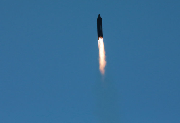 مقتل فلسطيني بسقوط صاروخ في أبو ظبي 