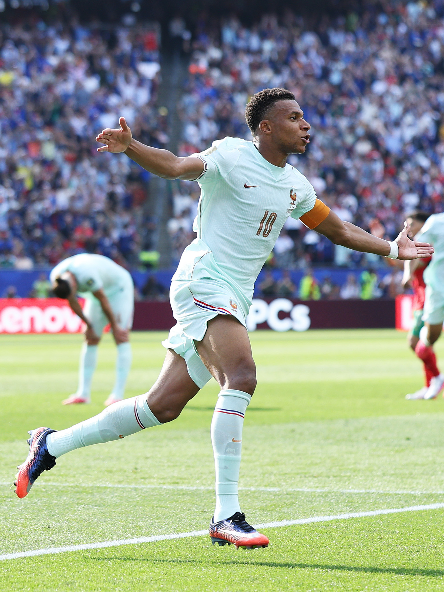 فرنسا تقضي على الحلم المغربي وتتأهل لنصف نهائي كأس العالم