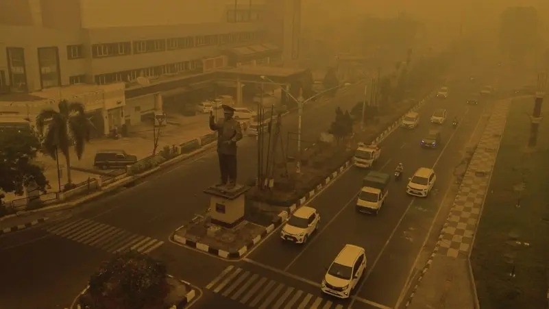 حرائق تودي بحياة أربعة أشخاص في إندونيسيا وتخنق بدخانها الدول المجاورة