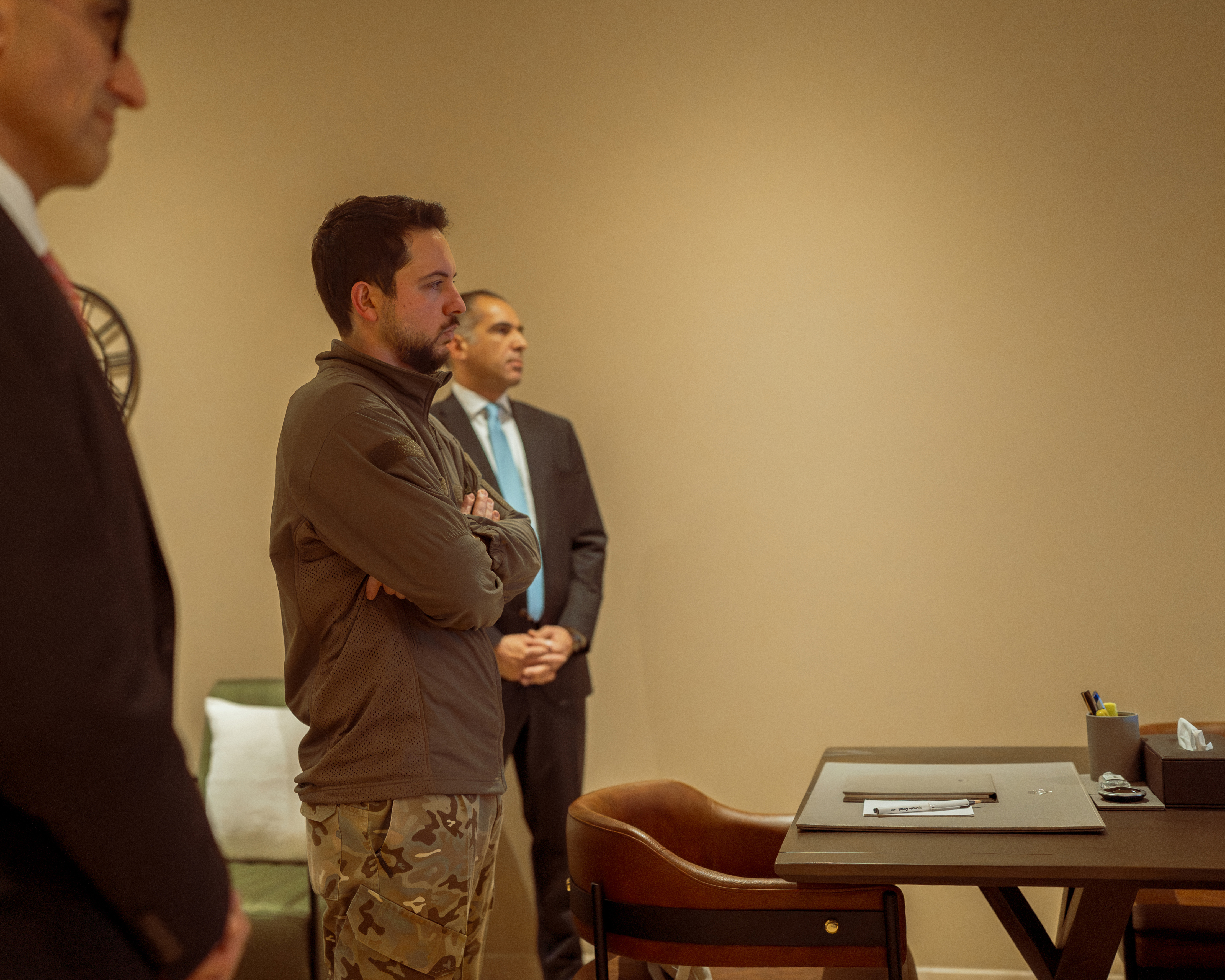 نشر صور لولي العهد أثناء متابعته قرعة اختيار مكلفي خدمة العلم 