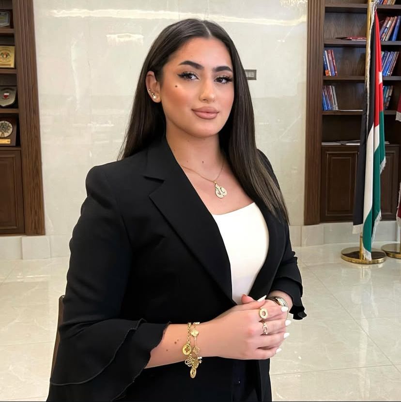 الإعلامية الصاعدة مايا البوريني ..  عيد ميلاد سعيد