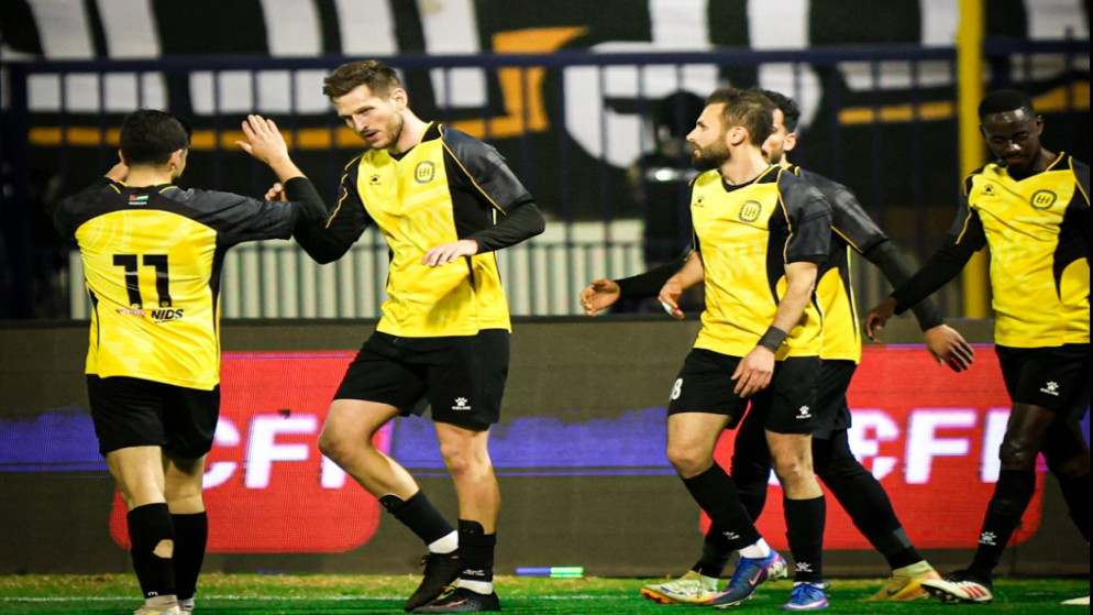 الحسين يهزم الوحدات ويحافظ على صدارة دوري المحترفين