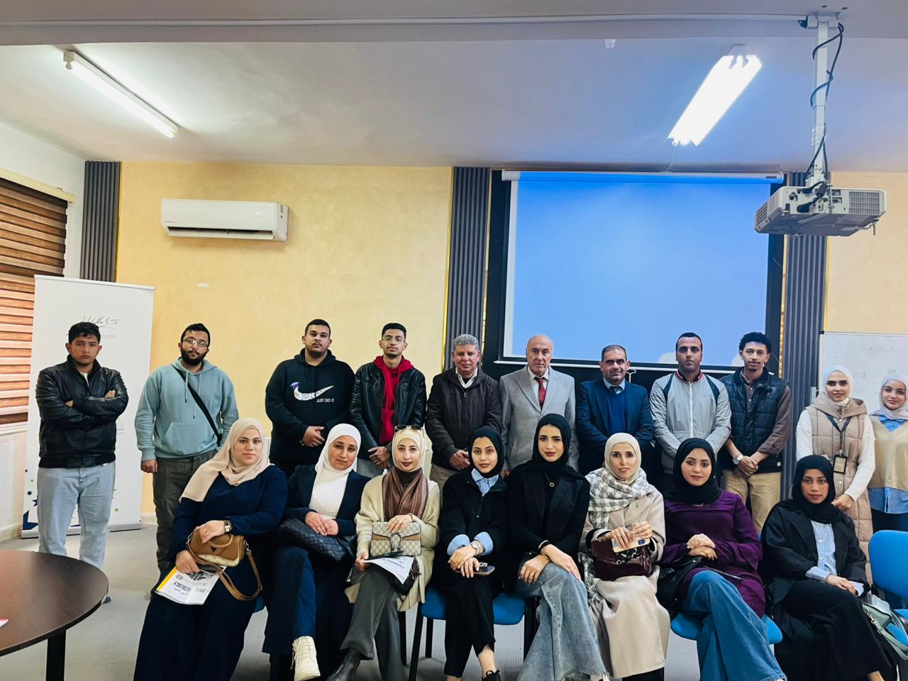 جامعة إربد الأهلية تُنظم ورشة تَوعوية حول الحماية الرقمية والملكية الفكرية ومكافحة الابتزاز الإلكتروني بالتعاون مع فريق سفراء منصة نَحْنُ