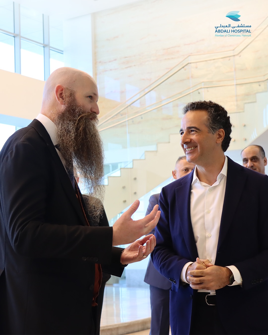 السفير الأمريكي في مستشفى العبدلي 