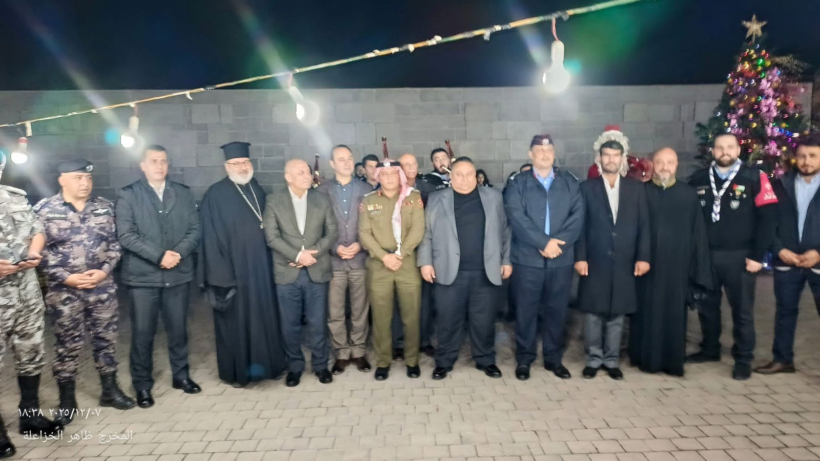 إضاءة شجرة الميلاد في موقع ام الجمال الأثري 