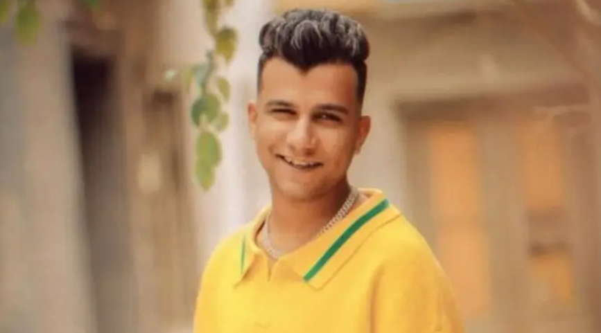 منع مغنٍّ مصري من الغناء 6 شهور بعد ظهوره في فيديو مثير