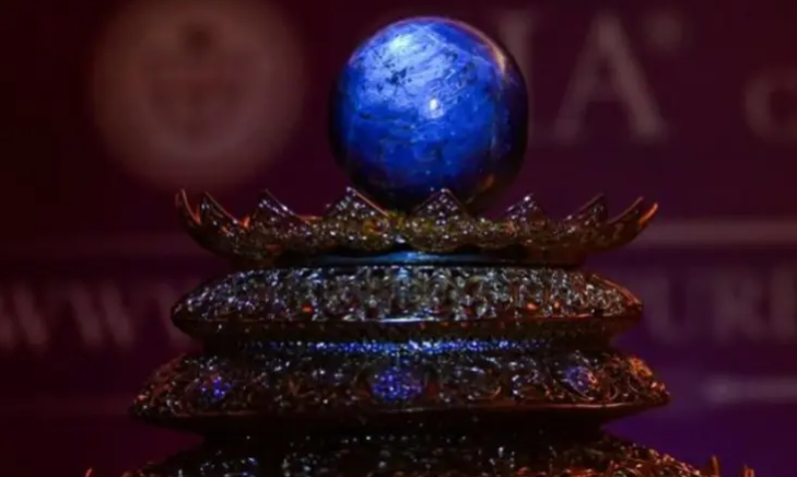 صور أكبر ياقوتة سريلانكية عملاقة تبلغ قيمتها 400 مليون دولار