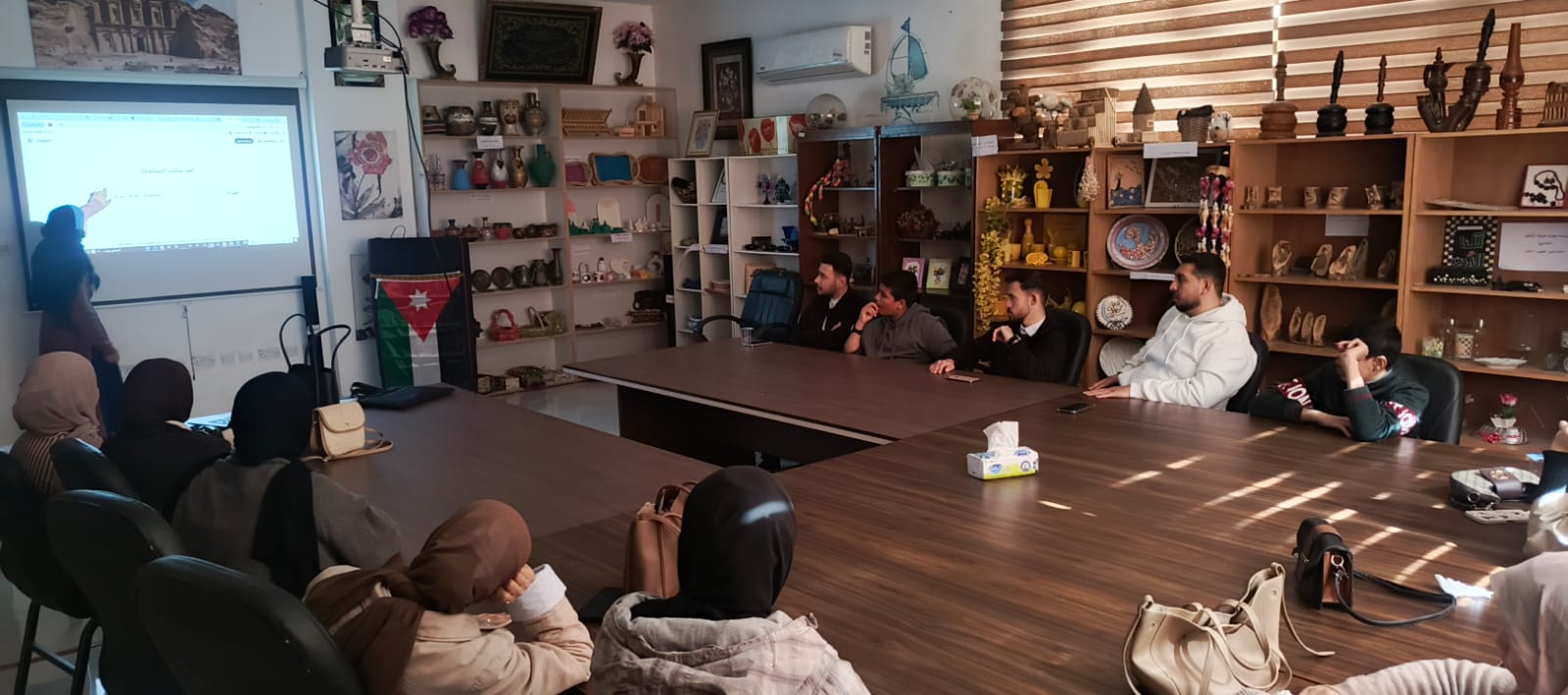 ورشة تدريبية حول الذكاء الاصطناعي في مركز شباب وشابات كفر الماء المدمج