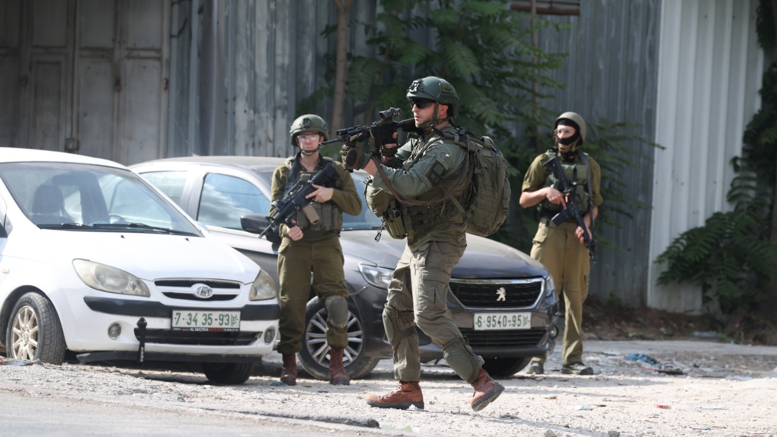 إصابة فلسطينيين برصاص المستوطنين وأوامر استيلاء على أراضٍ
